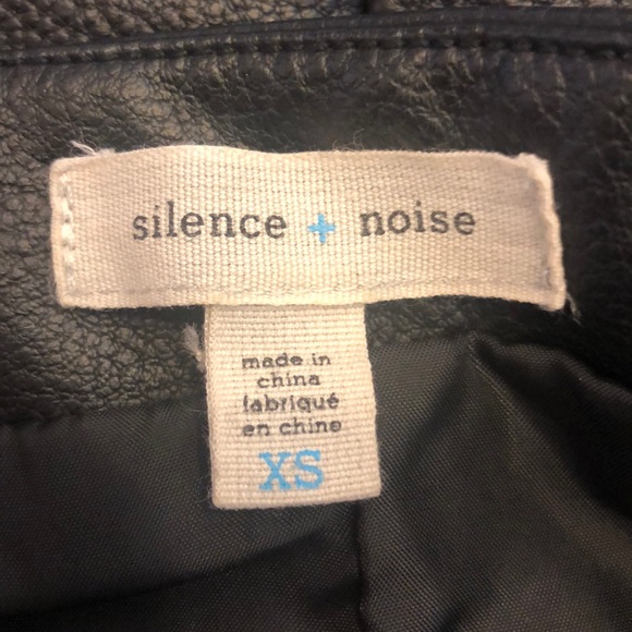 NWOT Silence & Noise Faux Leather UOF Skirt Sz XS - Picture 6 of 8